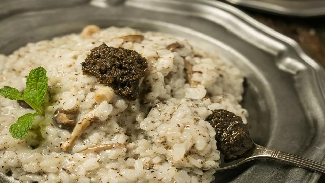 【黑松露怎么吃】，黑松露酱炒饭怎么做？