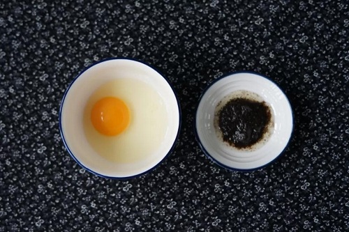 alt=配料鸡蛋 松露酱 盐