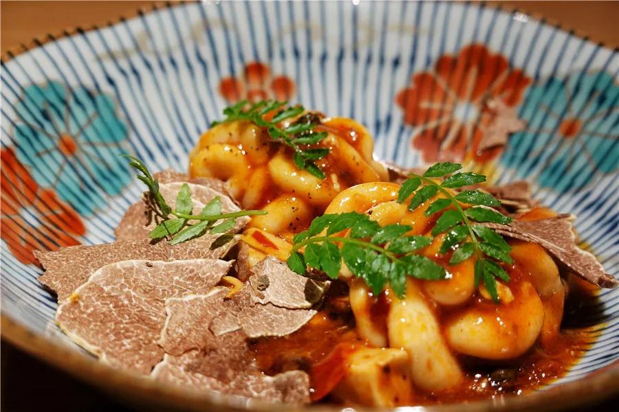 鳕鱼白子麻婆豆腐白松露的图片