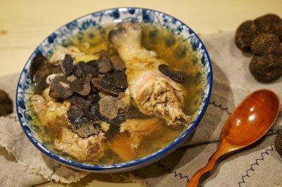 黑松露炖鸡汤